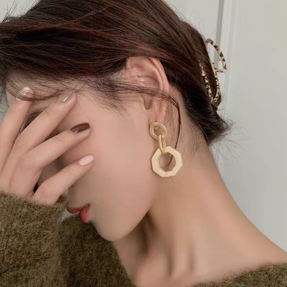 💙Unique Golden Resin Geometric Earrings - Picture 5 of 11